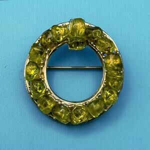 Vintage Lucite Nugget Wreath Brooch • Peridot Green • 1.5”